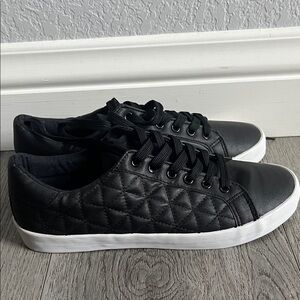 Evan’s Extra Wide black quilted Trainer Mave Mens 8 Women’s 10 sneakers